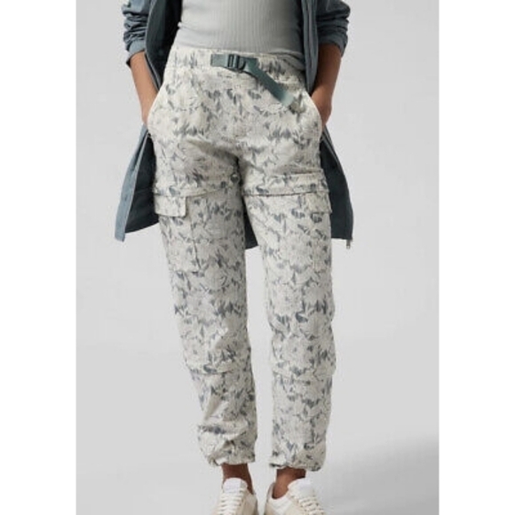 Athleta Pants Womens 16 Trekkie Hike Convertible Ethereal Green Lace Zip Off - Picture 13 of 13